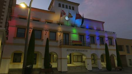 Imagen Sanse se suma al Día Internacional del Orgullo iluminando su ayuntamiento