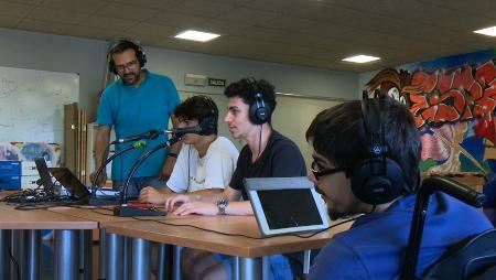 Imagen Taller de radio para los jóvenes entre los cursos de verano del Centro...