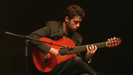 Imagen La Cátedra de Flamenco recibió el arte del guitarrista David Caro