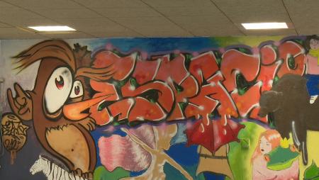 Imagen El nuevo mural ya decora la sala del Espacio Abierto del Centro Joven