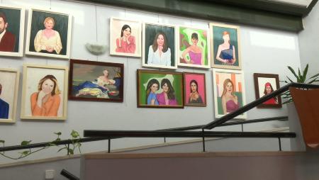 Imagen Rostros conocidos en la exposición de pintura del Centro de Personas...