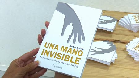 Imagen Gaétan Kabasha presenta en Sanse “Una mano invisible”, un libro conmovedor