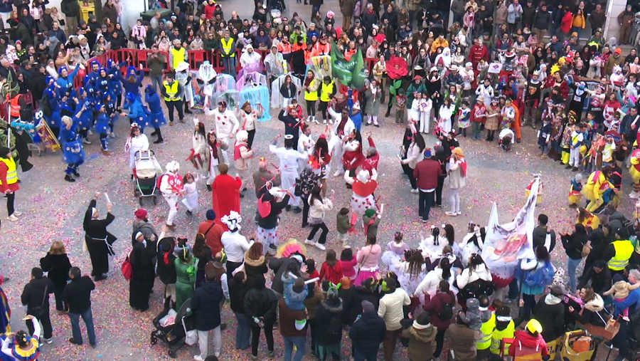 Imagen Ritmo y color en el vibrante desfile de Carnaval