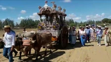 Imagen La Hermandad del Rocío, con la carreta preparada para la romería de...