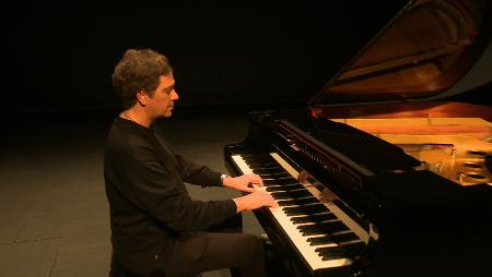 Imagen La AGENDA TAM estrena el mes de mayo con danza y la gira mundial del pianista Steve Barakatt