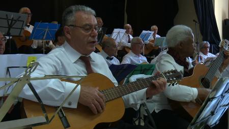 Imagen Los mayores de Sanse disfrutaron de la Agrupación de Guitarras en el Centro Gloria Fuertes