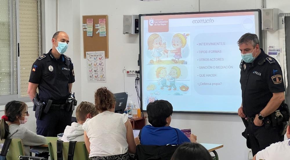 Imagen La Policía Local imparte charlas a los escolares sobre ‘bullying’ y ciberseguridad