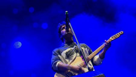 Imagen Cantando bajo la lluvia con Álvaro de Luna en las fiestas de San...