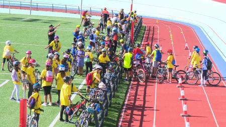 Imagen El alumnado del Teresa de Calcuta realizan una bicicletada por la Semana...