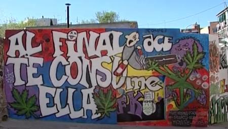 Imagen Pasó en Sanse: Los alumnos de Compensación Educativa del IES Joan Miró pintan un mural antidroga