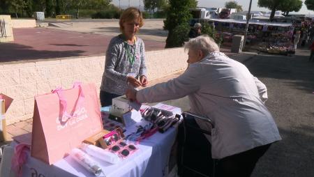 Imagen La AECC informa y recauda fondos en el mercadillo de Sanse