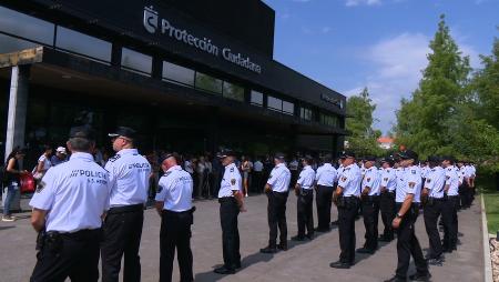 Imagen Sanse rinde homenaje a la Policía Local y a civiles destacados