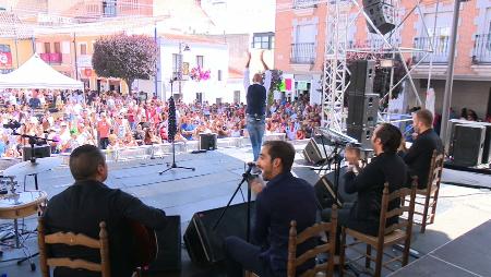 Imagen Fernando Soto, flamenco bajo el sol que llena la plaza