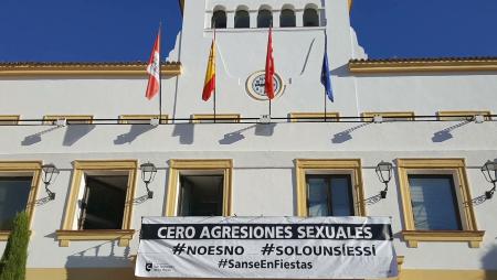 Imagen Una pancarta en el balcón del Ayuntamiento de Sanse reivindica unas...