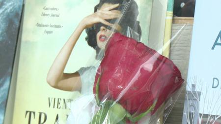 Imagen Las librerías de Sanse celebran el Día del Libro regalando una rosa a...