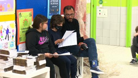 Imagen Los escolares del CEIP San Sebastián escriben los finales de cuentos...