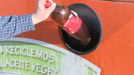 Imagen Sanse repartirá por la ciudad veinte contenedores para el aceite vegetal...