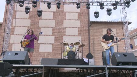 Imagen La música de Los Inspectores animan las mañanas de la Plaza de la Constitución