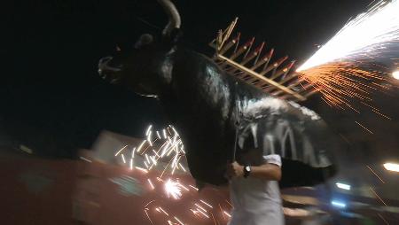 Imagen Toros de fuego para iluminar las noches de fiesta en Sanse