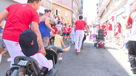 Imagen Calurosa acogida del encierro infantil para participantes con movilidad reducida