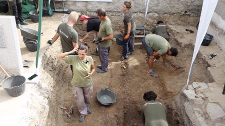 Imagen Aparecen los primeros restos óseos en la exhumación de una de las fosas de Colmenar Viejo