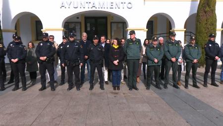 Imagen Un minuto de silencio en memoria de los agentes de la Guardia Civil asesinados por narcotraficantes