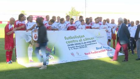 Imagen Veteranos del Real Madrid y del fútbol español jugaron en Sanse para promover la investigación contra el cáncer