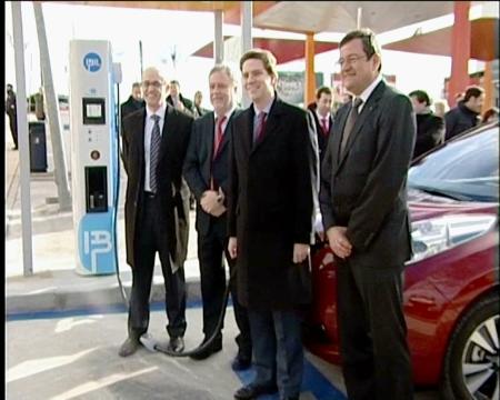 Imagen Se inaugura en Sanse el primer surtidor eléctrico inteligente de Madrid