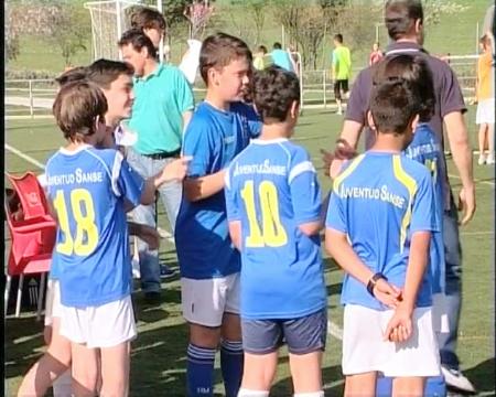 Imagen Cerca de 400 niños participaron en el torneo de fútbol organizado por el...