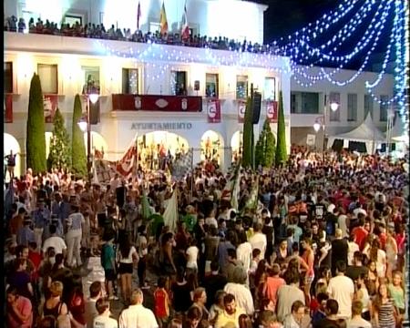 Imagen El pregón de fiestas volvió a abarrotar un año más la   Plaza de la...