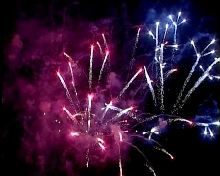 Imagen El cielo de Sanse se llenó de magia y color con el   tradicional castillo pirotécnico