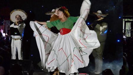 Imagen Ana María “La Pelirroja” y sus mariachis, aforo lleno en la terraza de La Viña