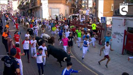 Imagen Nobles, veloces y hermanados, los toros de Luis Terrón en el sexto encierro de Sanse 2022