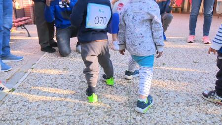 Imagen La gran familia de ´La Locomotora´ se vistió de azul para correr contra...