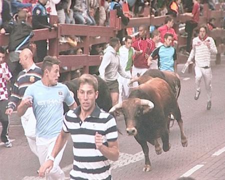 Imagen Una exposición recoge las mejores fotografías de los encierros de Sanse...