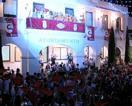 Imagen Todo Sanse acudió a la Plaza de la Constitución para despedir sus fiestas