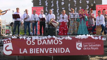 Imagen Éxito del Coro de la Hermandad del Rocío de Sanse en La Viña y mirada...