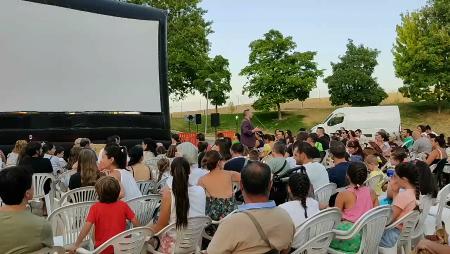 Imagen Sanse agita su coctelera de magia, conciertos, títeres y cine al aire libre