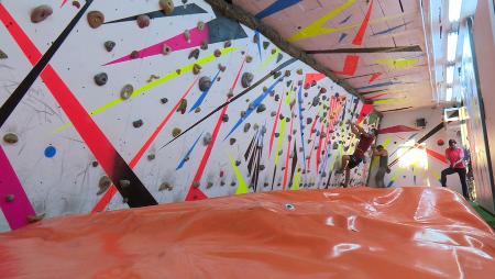 Imagen Los amantes de la escalada ya disfrutan de un nuevo boulder indoor en Sanse