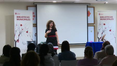 Imagen La Biblioteca Marcos Ana vibró con la narradora oral Silvina Rodríguez y su “Rumor de olas”