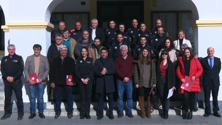 Imagen 24 personas toman posesión de sus cargos, entre ellas, la primera mujer oficial de la Policía Local