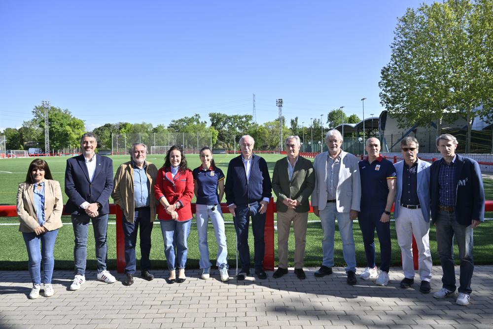 Imagen La alcaldesa inaugura las Olimpiadas Escolares junto con Adriana Cerezo, Vicente del Bosque, Pepu Hernández y Javier Lozano, emblemas internacionales del deporte