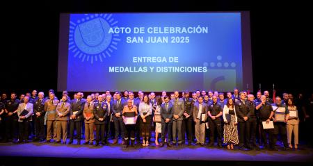 Imagen Nuestra ciudad rinde homenaje a los agentes de Policía Local y otros...