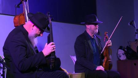 Imagen Mikael Marin y Ånon Egeland trajeron su atmósfera musical oscura a “Los Viernes de la Tradición”