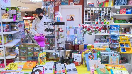 Imagen La gran fiesta del Día del Libro, con rosas en las librerías de Sanse