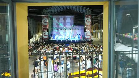 Imagen La Plaza de la Constitución, escenario de grandes conciertos y oda al talento local en las fiestas
