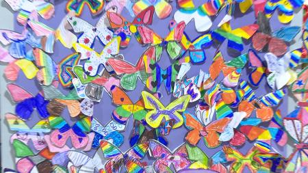 Imagen Miles de mariposas laten en Sanse para vencer a la violencia de género