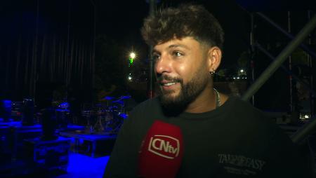 Imagen Álvaro García regaló una noche de pop vitamínico en el Anfiteatro de La...