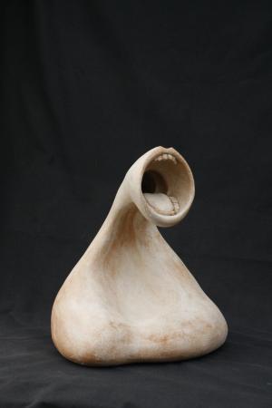 Imagen Exposición: Memorias y bajajes. La cerámica íntima de Simone Muis