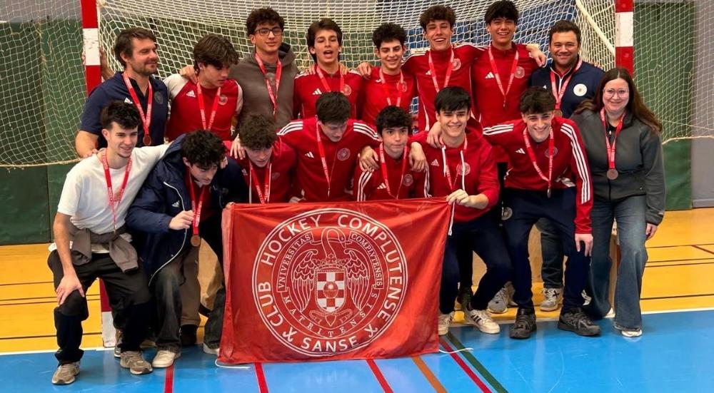 Imagen El equipo juvenil masculino del Hockey Complutense Sanse brilla en el Campeonato de España de Sala y consigue el bronce